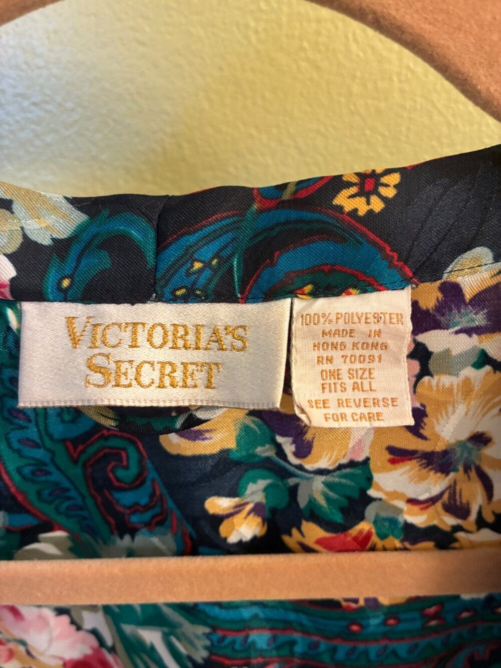Victoria's Secret Robe - Picture 3 of 7
